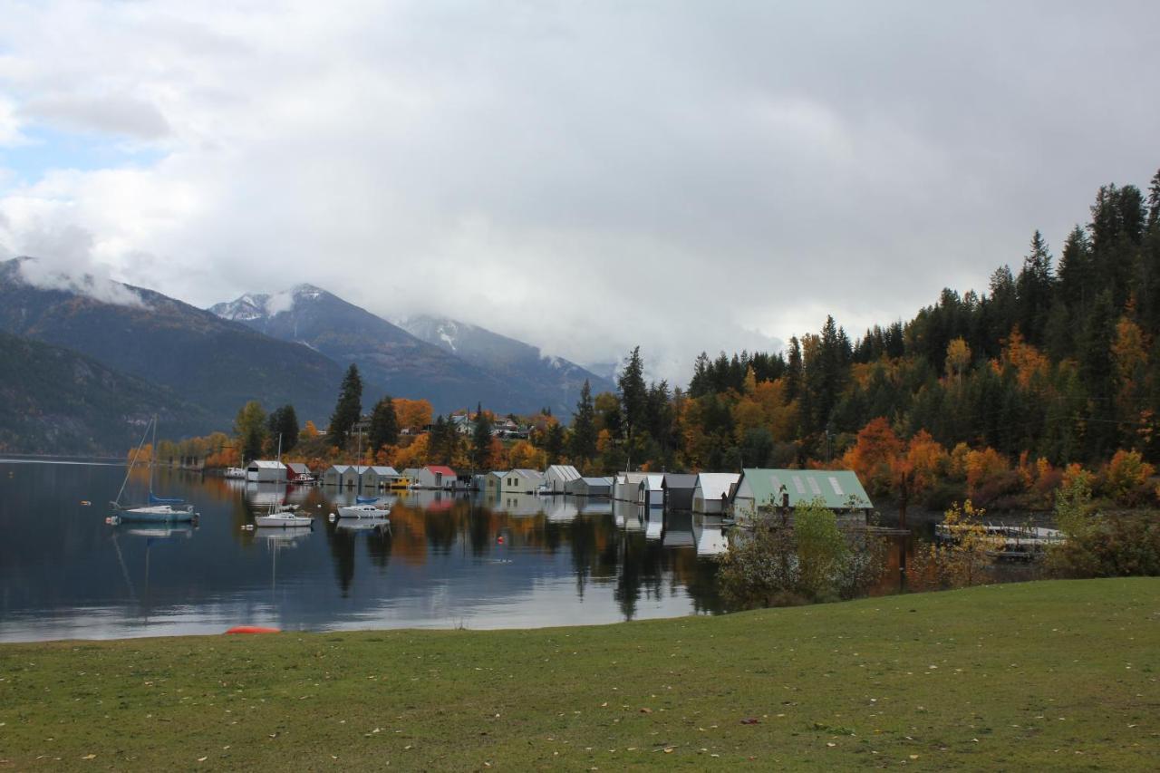 Sunny Bluffs * Kaslo
