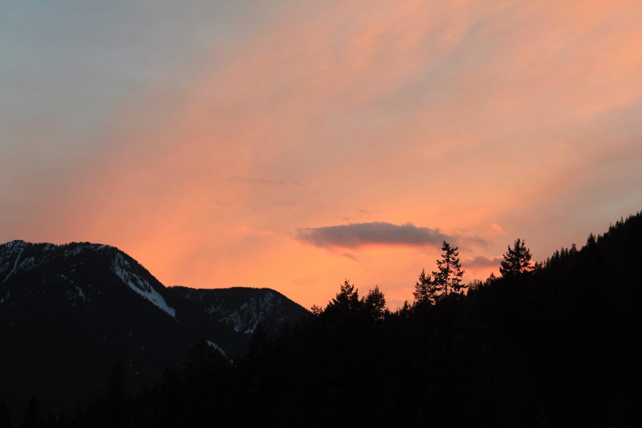 Sunny Bluffs Kaslo